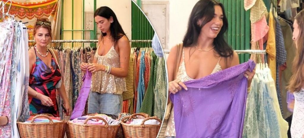 Dua Lipa shfaqet duke bërë pazar me të dashurin dhe prindërit në Ibiza Dua Lipaa 1
