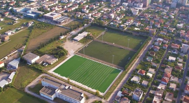 Rama ndan pamje nga fusha sportive në Kamzë: Të tjera po bëhen gati për të rinj që dashurojnë futbollin FUSHAT