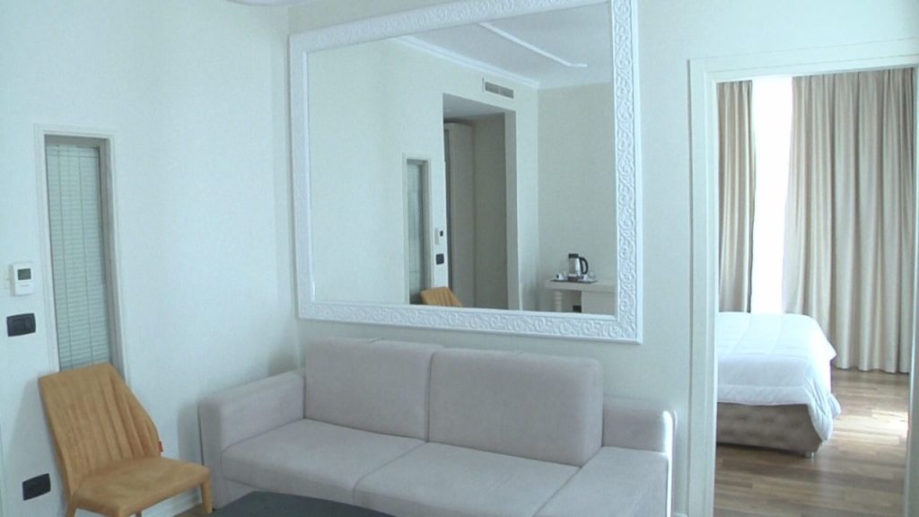 Mbi 30 mijë apartamente me qira ditore për turistët e huaj. Në Airbnb po korret sukses KR AIRBNB DHE BOOKING frame 80 1280x720 1