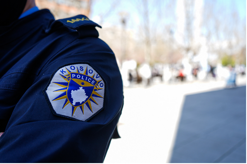 Morën pjesë në protestat e dhunshme në Veri, Kosova dëbon dy serbë Policia e Kosoves 3