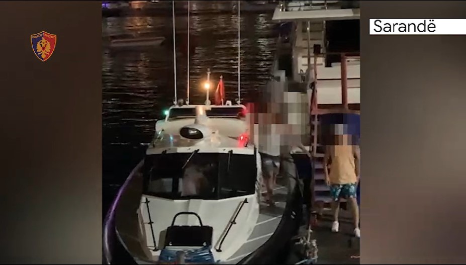 Humbën rrugën natën, policia shpëton turistët spanjollë Screenshot 12 6