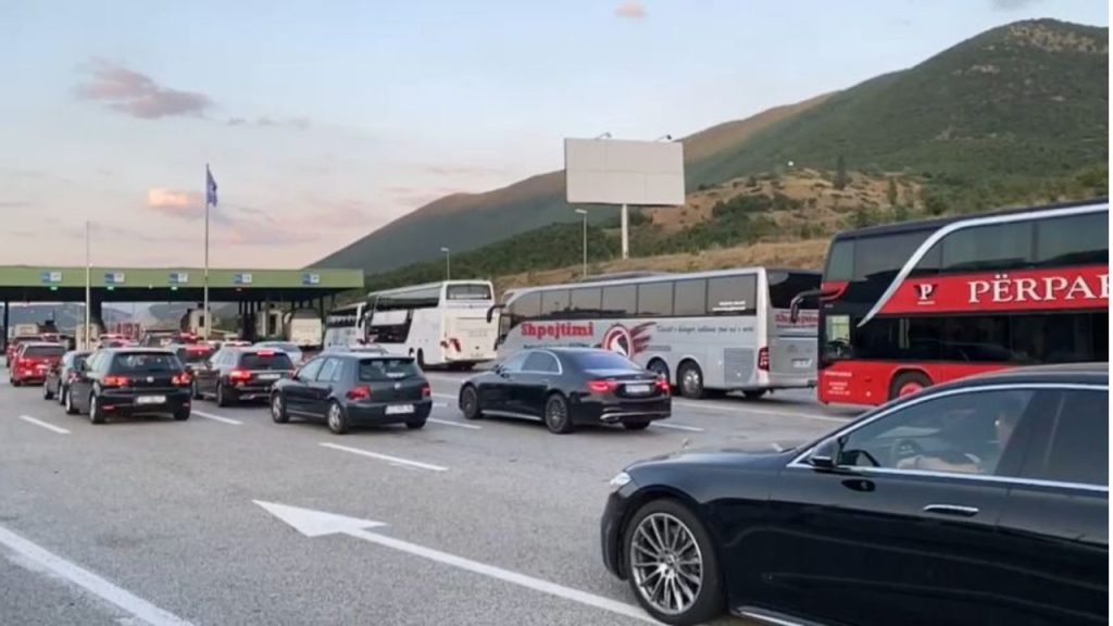 60 mijë pushues nga Kosova hynë në Shqipëri në dy ditë, por kthimi është “makth” Untitled design 2023 08 13T195939.385 1280x720 1