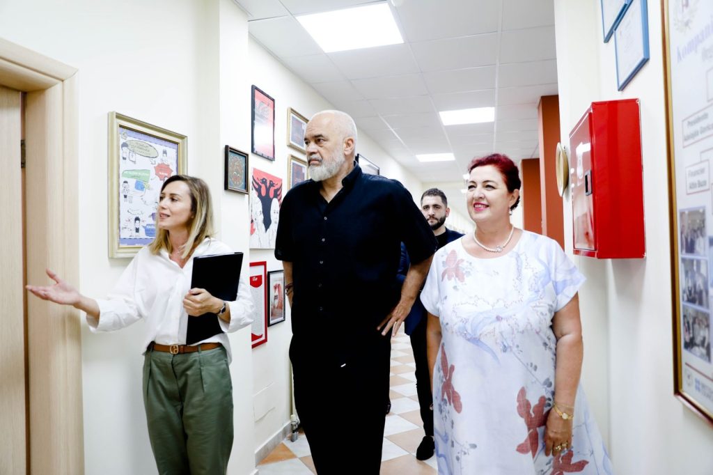 FOTO/ Rama në shkollën Hoteleri-Turizëm: 80 % e studentëve punësohen që në bankat e shkollës 2 WhatsApp Image 2023 08 30 at 12.38.35
