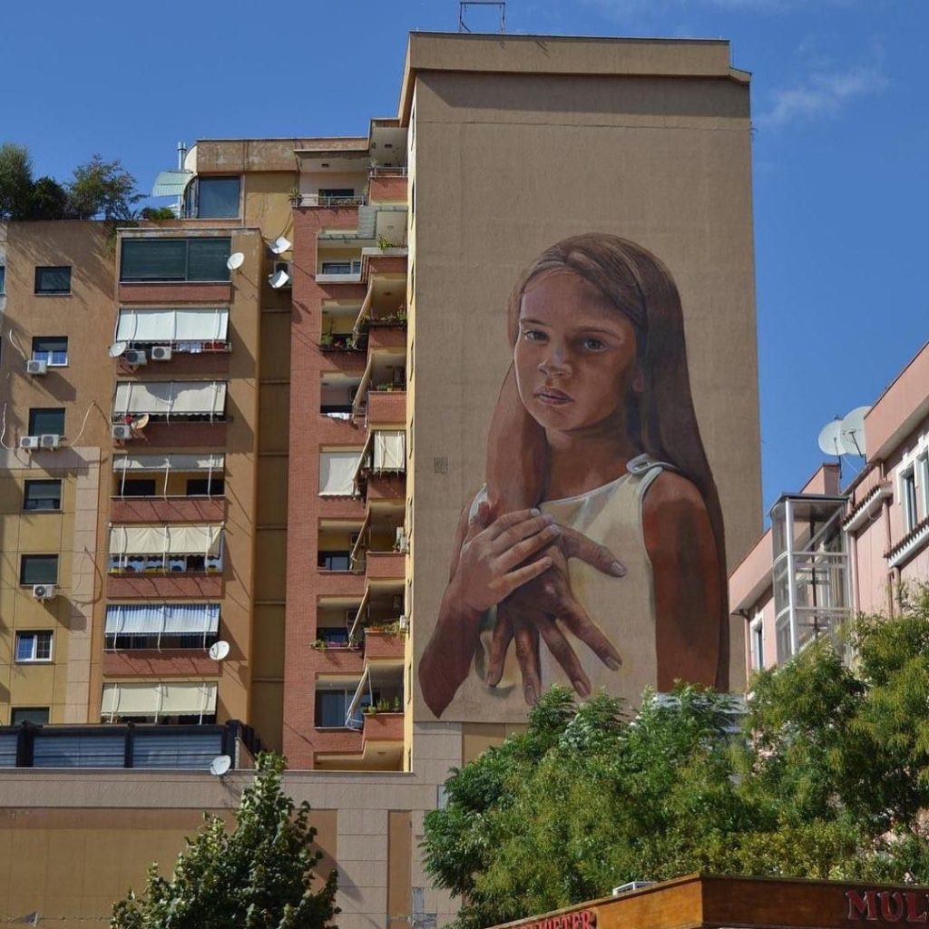 FOTO/ Muralet, dimension i ri në jetën e banorëve të kryeqytetit dhe turistëve 4 ab6d898b 9e92 4e2e ac2f 7f660f7e9e5b