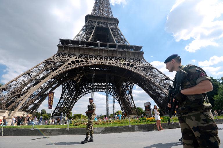 Turistët evakuohen nga Kulla Eiffel pas kërcënimit me bombë c8db82b1681c25f02e4b0d007554897ce7dddea6
