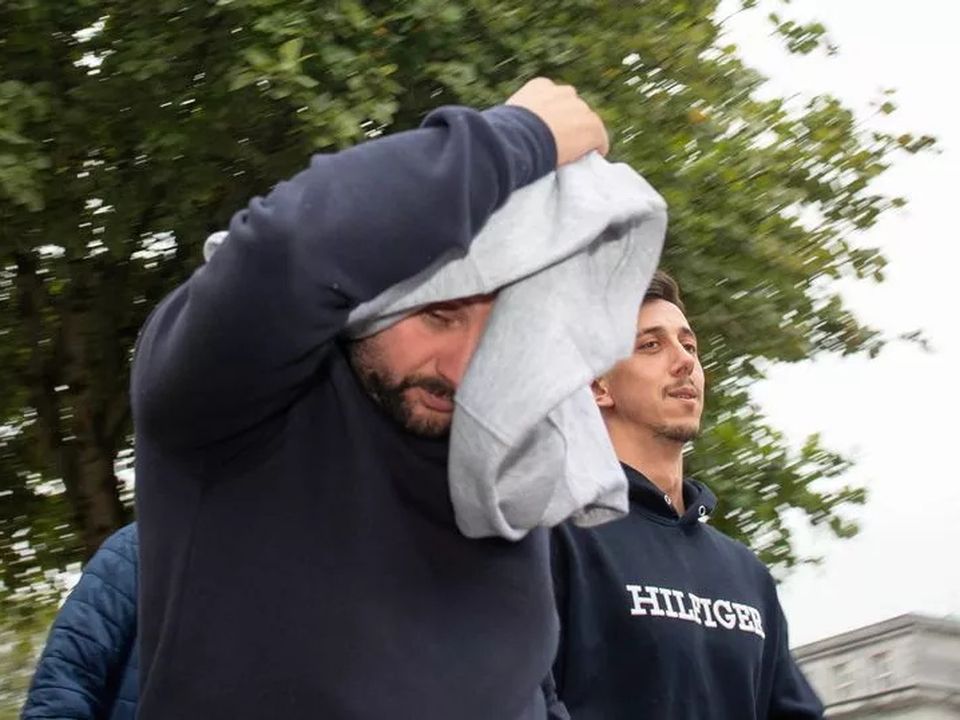 60 kg kokainë, shqiptari mbulon fytyrën në gjykatë dada