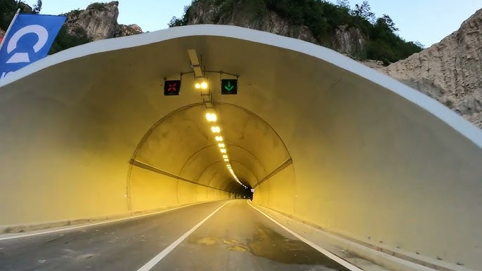 Shpërthen në flakë automjeti, zbardhen dyshimet e para dd