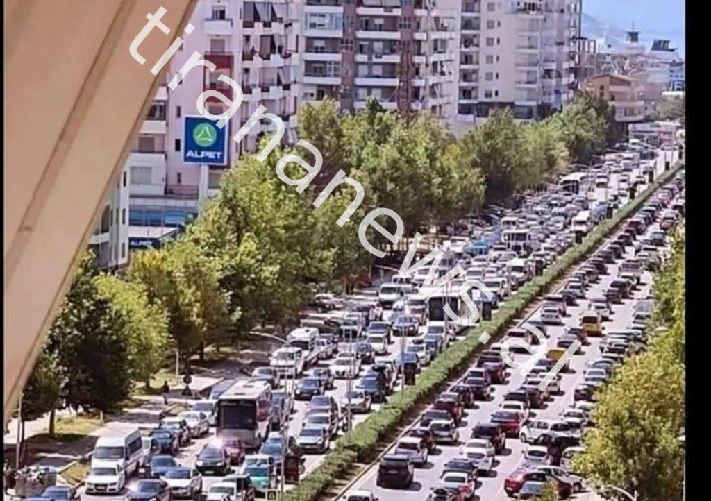 Trafik i rënduar në Vlorë, problematike rruga Transballkanike f2d6d4a4 894d 4ed5 9060 b22b7a44e9e4 1 1