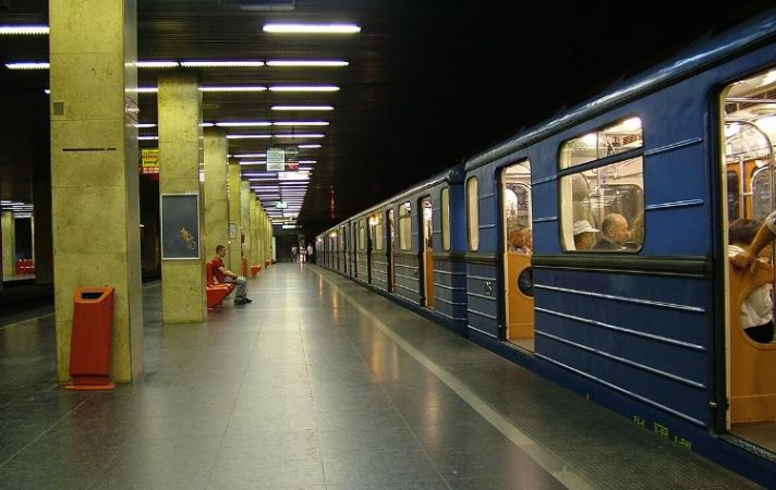 Kharkiv ndërton klasa në stacionet e metrosë për mbrojtjen e studentëve kiev 1 712x450 1