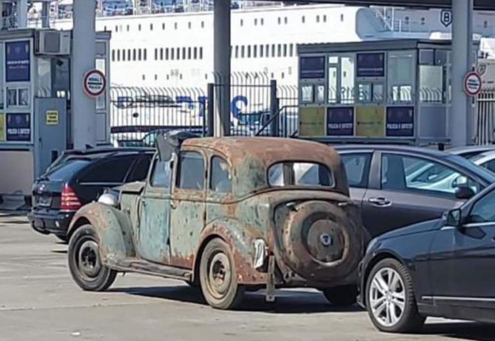 FOTO / Mbërrin në Shqipëri makina e fundit e përdorur nga mbreti Zog makina