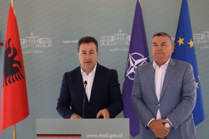 Zjarret në vend, ministri Peleshi: Shmangëm rrezikun, por mund të kemi emergjenca nga reshjet niko peleshi 675x450 1