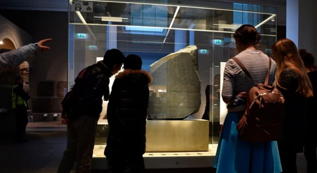 Muzeu Britanik përjashton një punëtor pas zhdukjes së disa artefakteve r