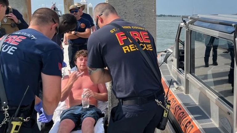 FOTO/ 25-vjeçari mbijetoi plot 35 orë në mes të detit, rrëfimi i babait: Më tregoi se... 2 skynews us coast guard charles gregory 6242896