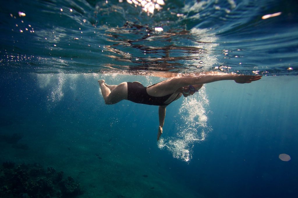 Noti në det/ Efektet pozitive në shëndet swim ocean scaled 1