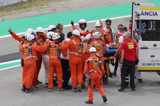 VIDEO/ Aksidentet i frikshëm në MotoGP, Bagnaia rrëzohet në pistë 124425759 bd92113e c606 427c a3c9 07883ba0b9b3 675x450 1