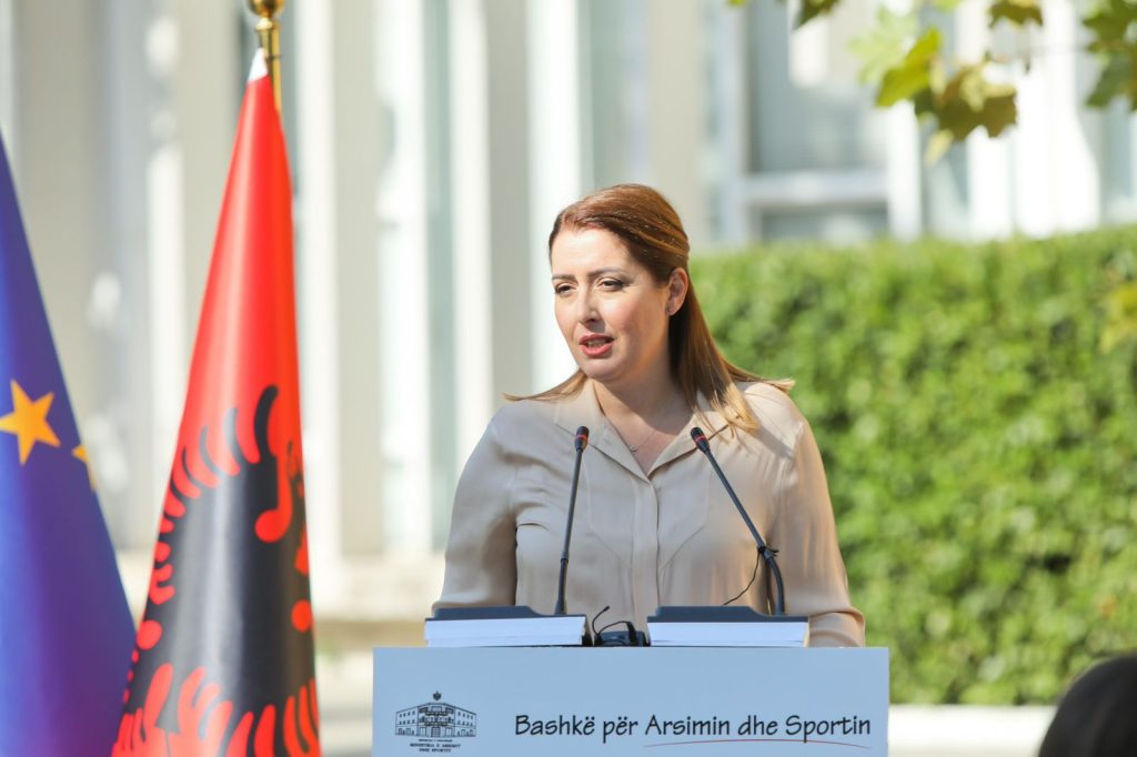 Premtimi i parë i Manastirliut si ministe e Arsimit: Rritja e pagave të mësuesve, është prioritet absolut 18ogerta