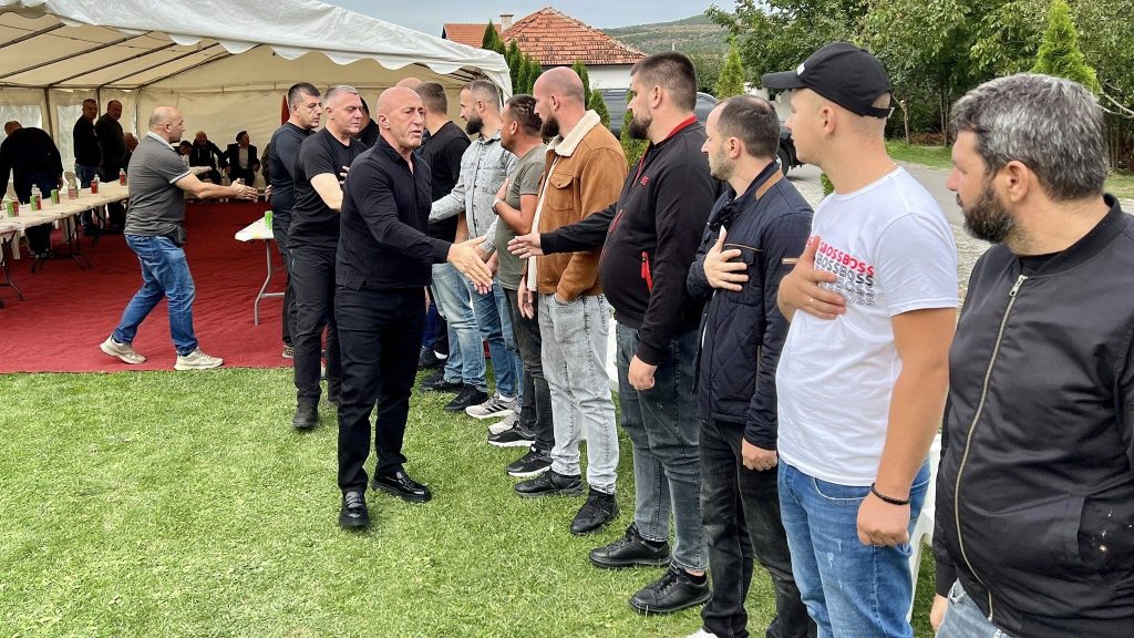 Haradinaj ngushëllon familjen e policit të vrarë: Afrimi është dëshmor dhe hero i Kosovës 382998627 869086787916004 2975147815730848815 n