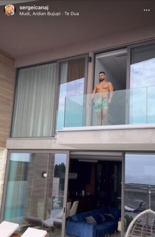Sergei i ‘Love Island’, në romancë me ish-banoren e ‘Big Brother’ 1 640 0 07b409f2 bab9 4b2c b672 531cd6b47d49 300x458 1695481430