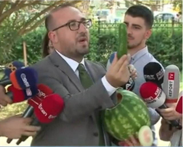 Porositë e Korreshit për protestuesit: Merrni bukë me vete, byrekë dhe dhallë! 640 0 1689847672xkoreshi 796
