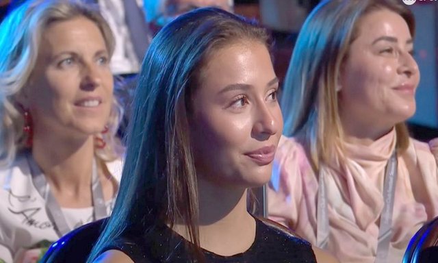 VIDEO / Haaland u shpall “Lojtari i Vitit”, e dashura e tij “vjedh” gjithë shfaqjen 640 0 800 0 1693566742xerlings haaland girlfriend 628 1693568472