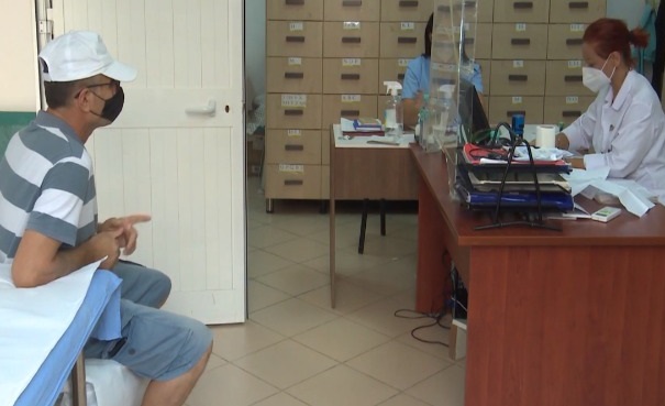 Rikthehen maskat në qendrat shëndetësore, nivele të larta nga infektimet me COVID 87a55ec3f3784a52af7c01e305d149e5