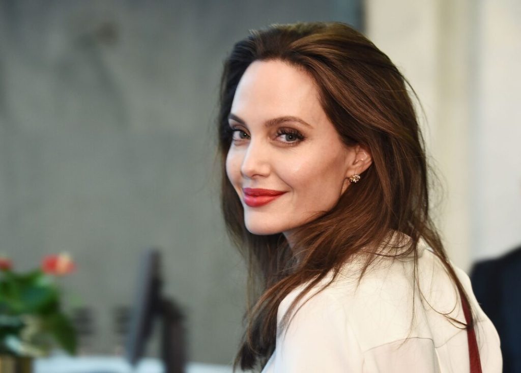 Angelina Jolie 1068x764 1