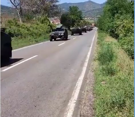 VIDEO/ Serbia nis autokolonat e ushtrisë afër kufirit me Kosovën Capture 63