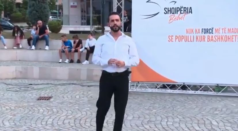 Adriatik Lapaj në Rrëshen, mesazh qytetarëve: Të demokratizojmë vendin! Mos më lini vetëm Capture 64