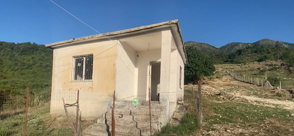 Dramatike situata në Shqipëri, Diljani shkon në klasë të parë dhe ka veç gjyshen si shoqe banke 1 Capturegggg