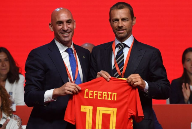 Prapaskenat e zgjedhjes së Armand Dukës nënkryetar i UEFA-s. Skandali i “puthjes spanjolle” që i hapi rrugën Rubiales dhe Ceferin