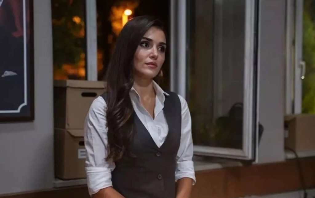 Hande Erçel del në serial të ri, por ndaj saj ka një lum me kritika Screenshot 2023 09 22 083745