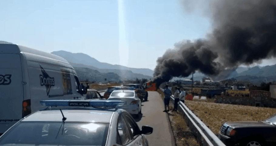 Digjet makina në autostradën Tiranë-Elbasan, dyshimet e para Screenshot 2023 09 22 142208