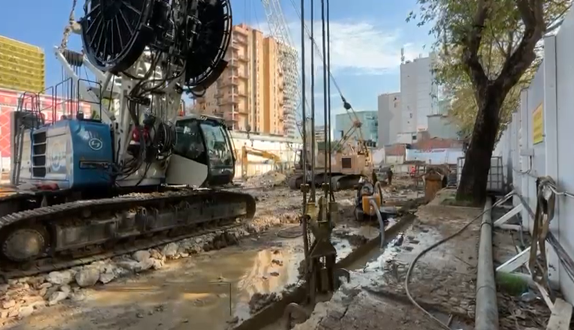 VIDEO/ Hidhen themelet e Teatrit të Ri, vijon puna për shtëpinë e re të aktrimit në Tiranë Screenshot 2023 09 30 093117