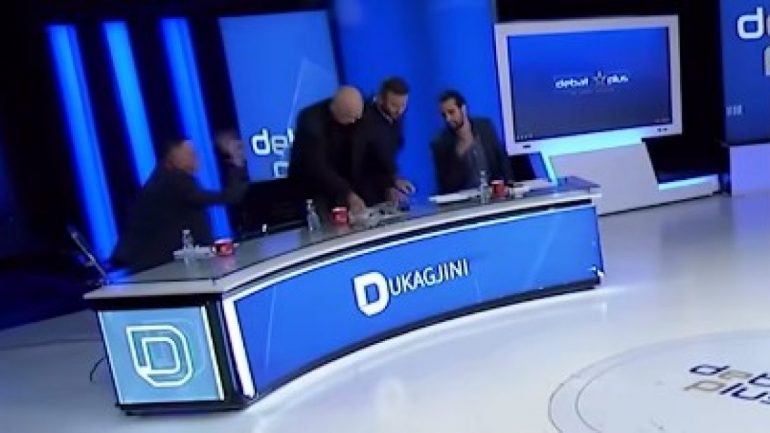 Debat me tone të ashpra, ish-i burgosuri politik përplaset me analistin live: Fjalët i ke nga Serbia Screenshot 1 107 1130x635 1 770x433 1
