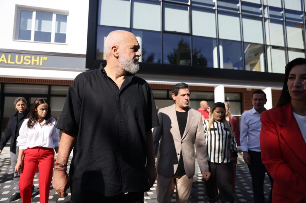 FOTO/ Kryeministri Rama në gjimnazin “Gramoz Palushi”, 630 nxënës tani kanë një godinë të re 3 WhatsApp Image 2023 09 11 at 10.59.08