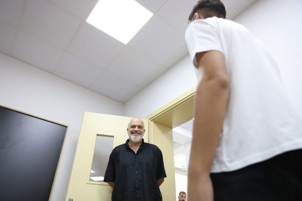 FOTO/ Kryeministri Rama në gjimnazin “Gramoz Palushi”, 630 nxënës tani kanë një godinë të re 5 WhatsApp Image 2023 09 11 at 10.59.12 1