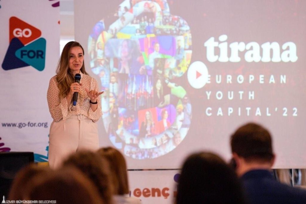 Tirana si model i “Kryeqytetit Evropian të Rinisë 2022”, Peci: Inspirim ndërkombëtar në panairin e Izmirit WhatsApp Image 2023 09 18 at 16.37.15