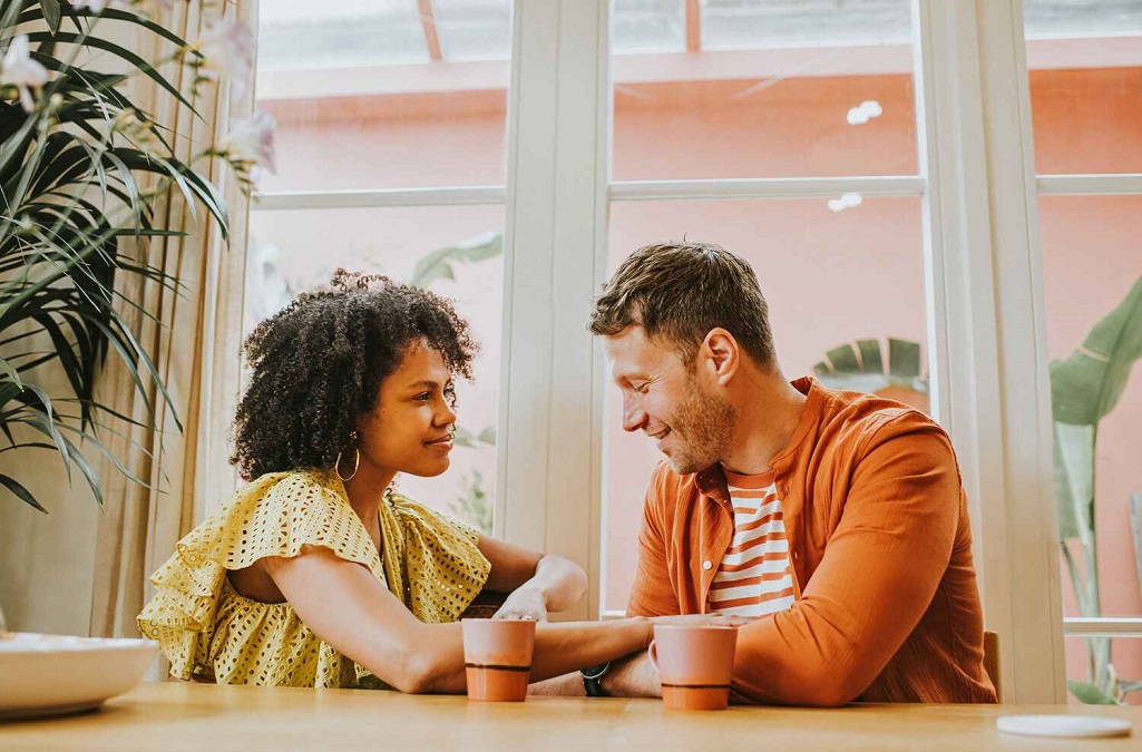 Më thuaj shenjën e horoskopit, të të them 3 tipare negative couple