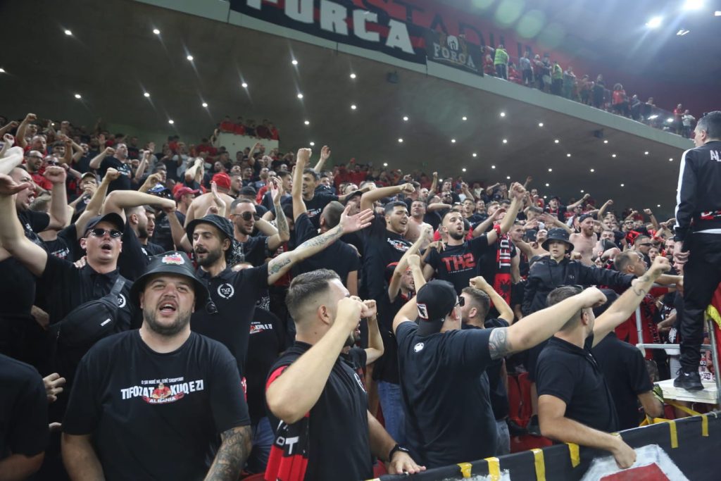 FOTO/ Pamje spektakolare nga “Air Albania” para ndeshjes me Poloninë 1 f3a47640 5e39 469b 9fb2 6eb4253e71bd 1