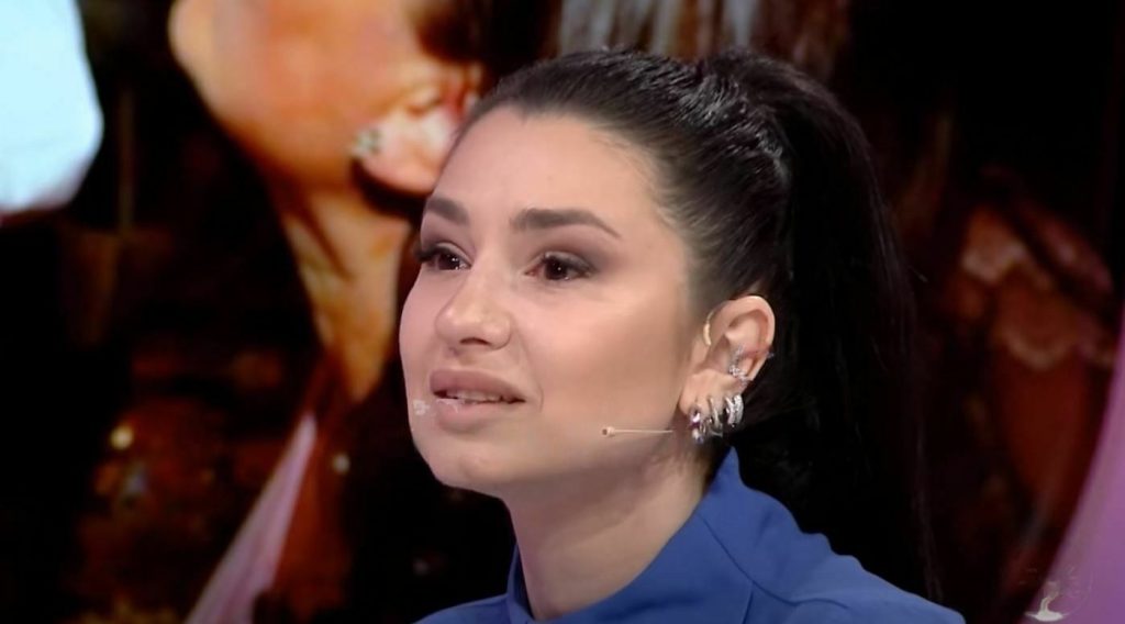 Moderatorja kujton klasën e tretë: Mësuesja i dhunonte fëmijët, çdo ditë kisha dhimbje barku katerina 1 transformed