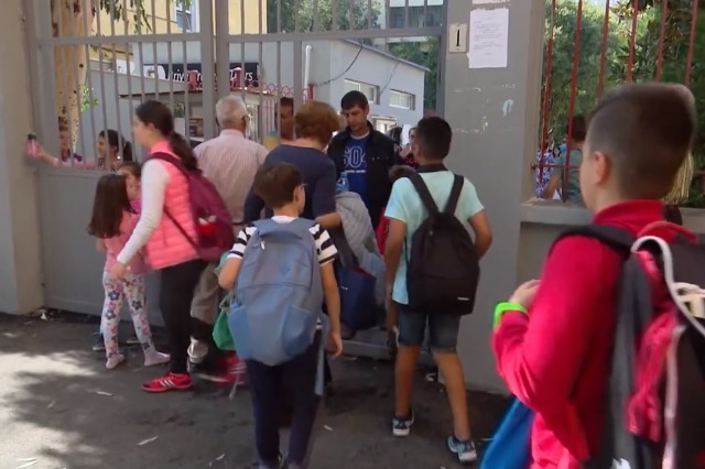 Ndalohen celularët në shkolla, do të lejohen vetëm për nxënësit me arsye shëndetësore shkolle