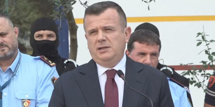 Balla përshëndet operacionet e Policisë: Besim se do zbardhin ngjarje kriminale të reja e të vjetra taulant balla 4 750x375 1