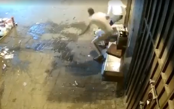 Video/ Momenti kur njerëzit në Marok vrapojnë të tmerruar në rrugë nga tërmeti termet