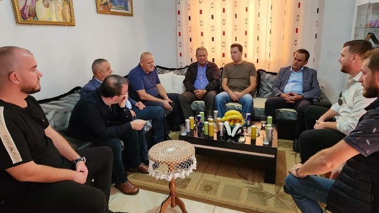 Basha në Koplik, viziton familjen e persekutuar nga regjimi: Do të hedhim hapat për të shlyer borxhin 1698584310 lulzimbasha