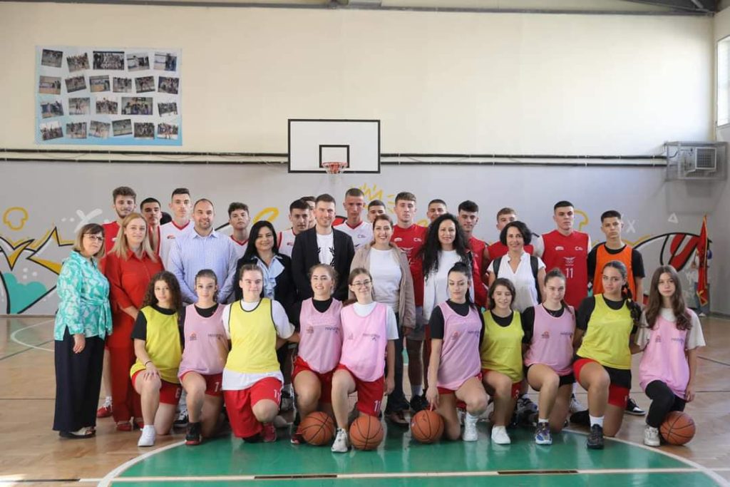 FOTO/ Rama: Mbi 10 mijë nxënës pjesë e lëvizjes sportive që ka nisur në shumë shkolla të vendit 2 391627249 882272009935128 7967060512511498504 n
