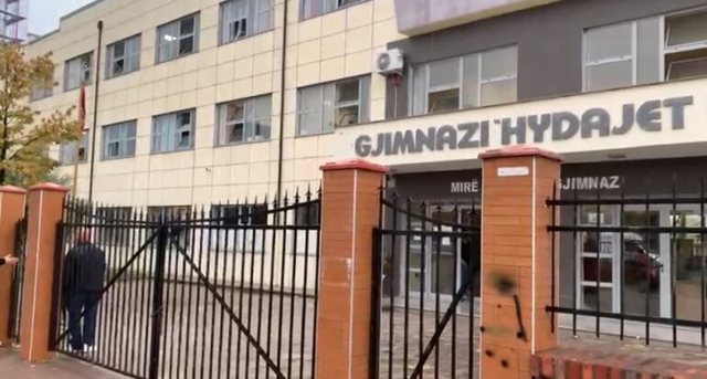“Aty ka fëmijë problematik”, bashkëshorti i mësueses së dhunuar nga nxënësi në Lezhë: Ja si qëndron e vërteta 640 0 1698325012xgjimnazi 569