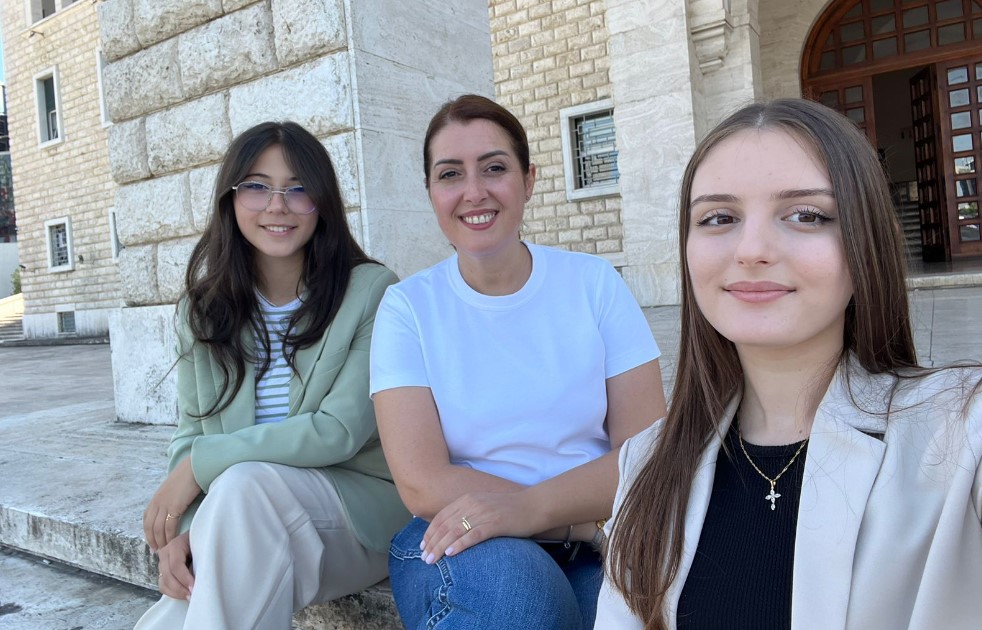 Viti i ri akademik, ministrja e Arsimit mesazh studentëve: Dija, çelësi që i bën ëndrrat tuaja realitet 651a744e7a06fScreenshot 5