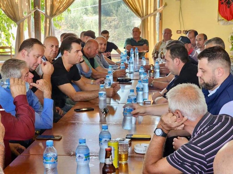 Basha takim me fermerët: Do kthehem me një program në shërbim të tyre 800 0 8e46645751d5a78c0e92912175600432