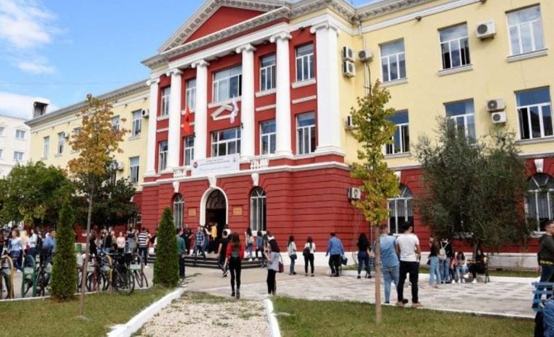Hapen për herë të fundit aplikimet për universitet IMG 5096