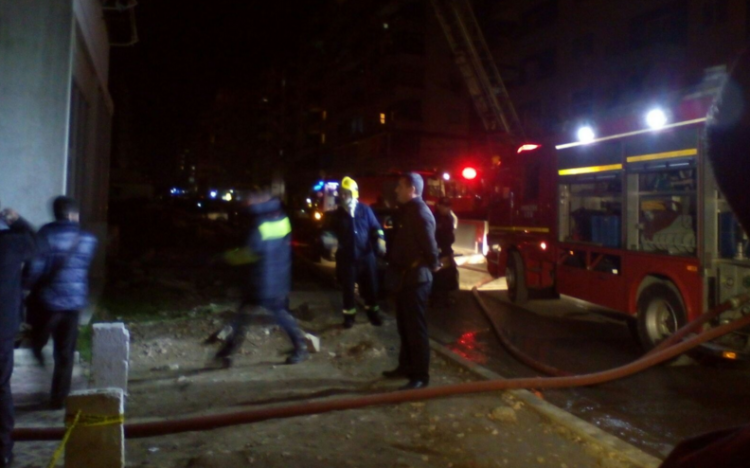 Përfshihet nga flakët pallati në Gjirokastër IMG 5401
